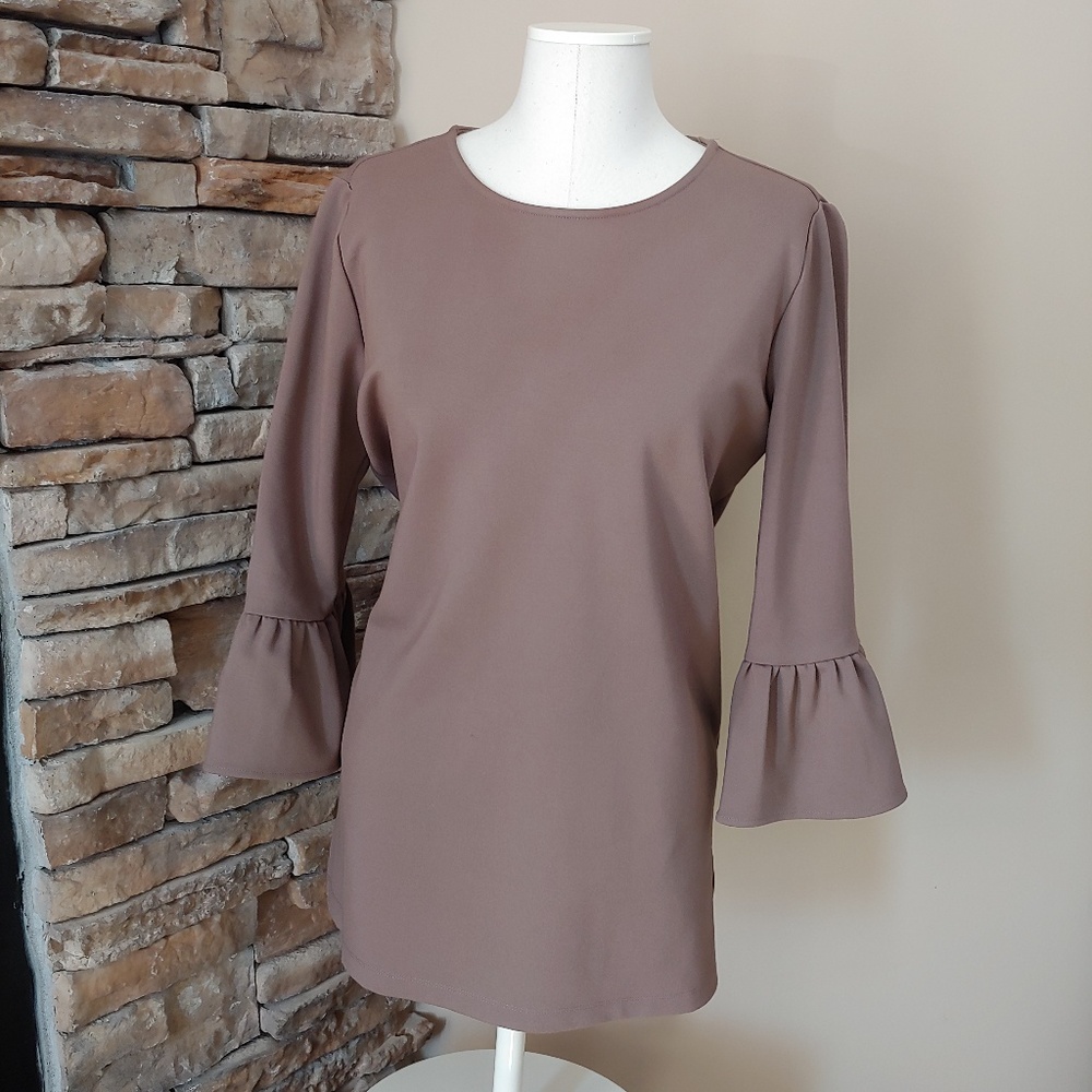 Halogen NWOT Bell Sleeve Scoop Neck Top